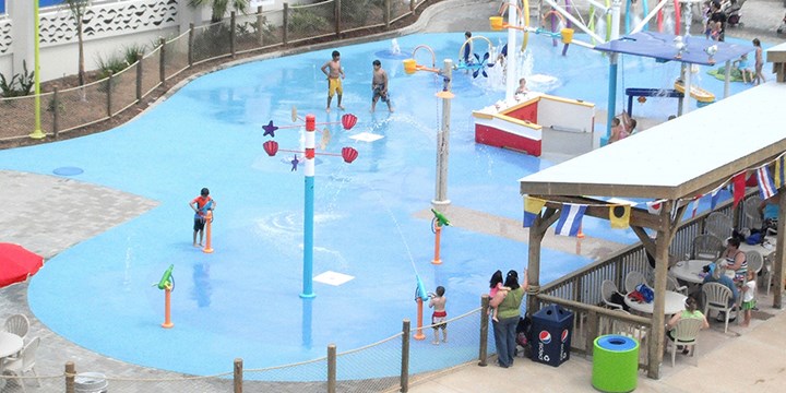 Aquaflex®多孔水玩耍和泳池甲板表面